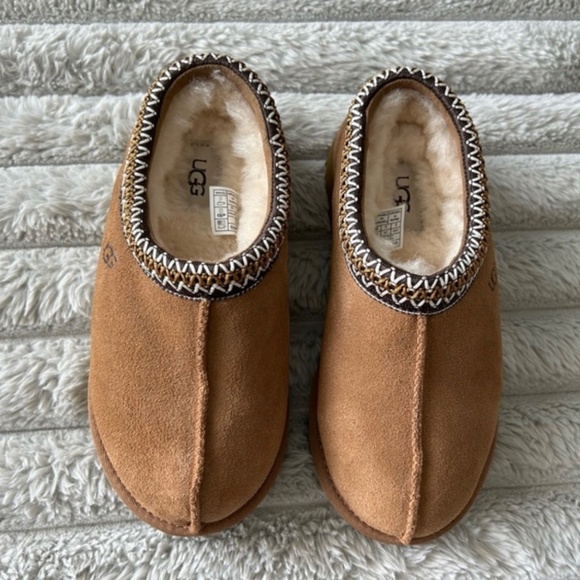 NWOT UGG Tasman II
Chestnut
Classic Slip On Slipper Clog
Size US 5 UK 3 EU 36 - Picture 2 of 4